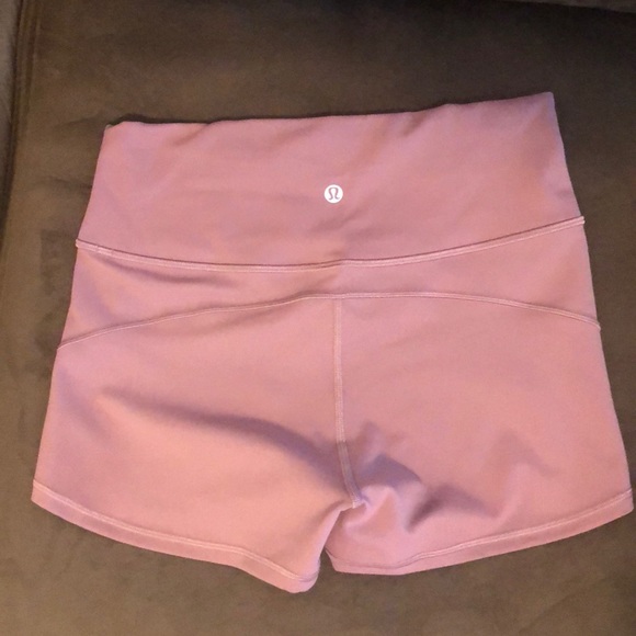 Lululemon in-movement short - Picture 2 of 3